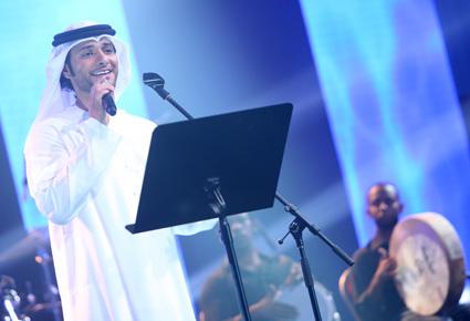 منصور زايد يعايد جمهور أبوظبي برفقة نجوى كرم